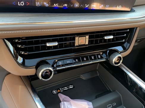 New 2026 Chevrolet Tahoe High Country image 18