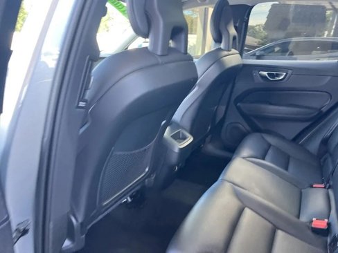 Used 2018 Volvo XC60 T5 Momentum w/ Advanced Package image 38