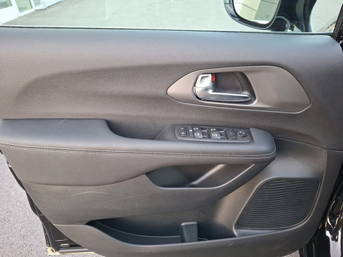 New 2026 Chrysler Voyager LX image 9