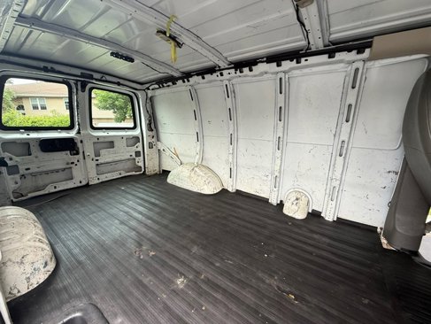 Used 2015 Chevrolet Express 2500 image 21
