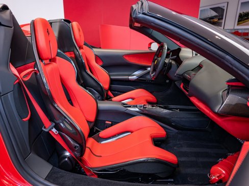 Used 2023 Ferrari SF90 Spider image 18