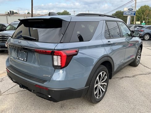 Used 2025 Ford Explorer ST-Line image 11