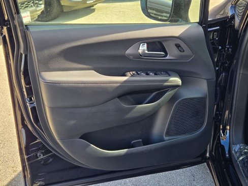 New 2026 Chrysler Pacifica Select image 20
