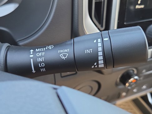 Used 2025 Nissan Frontier SV image 29