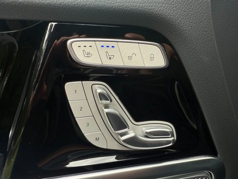 Used 2025 Mercedes-Benz G 550 image 59
