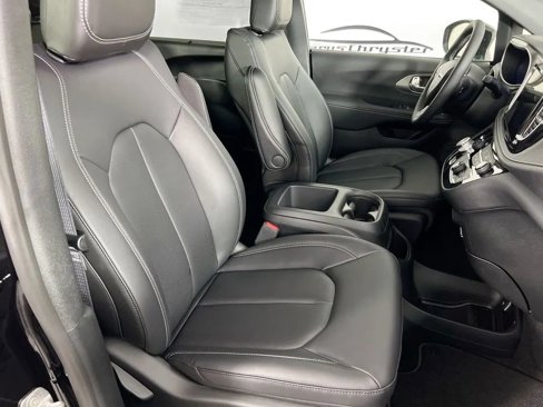 New 2025 Chrysler Pacifica Select image 29