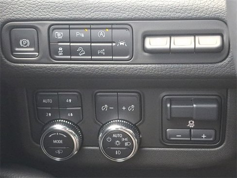 Used 2024 GMC Yukon Denali w/ Denali Reserve Package image 26