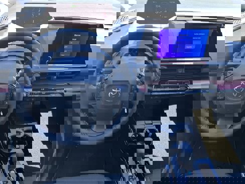 New 2025 Toyota Prius Plug-In Hybrid image 12