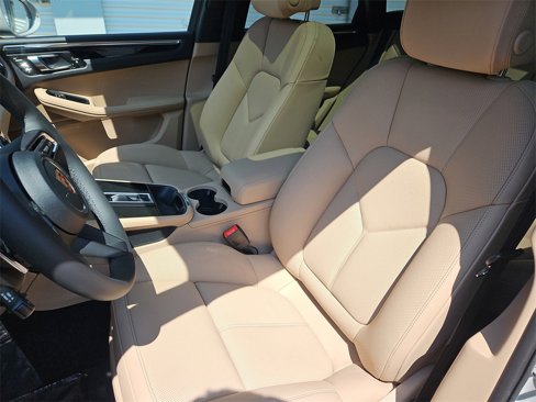 New 2026 Porsche Macan image 5