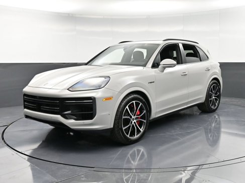 New 2025 Porsche Cayenne Turbo image 1