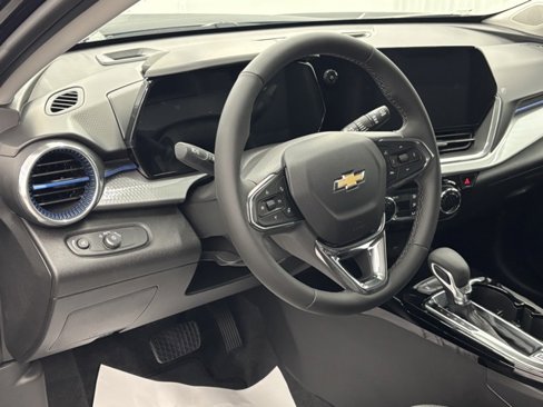 New 2025 Chevrolet Trax LT w/ Driver Confidence Package image 13