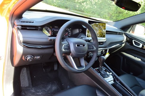 New 2026 Jeep Compass Latitude image 11