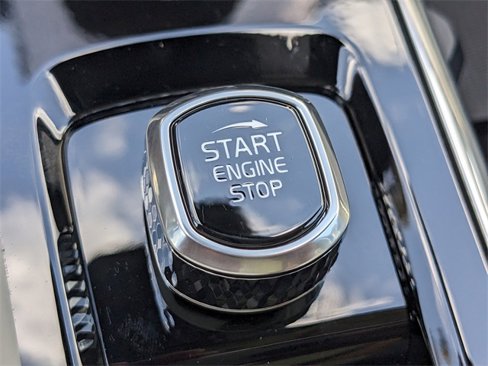 New 2026 Volvo XC60 B5 Ultra w/ Climate Package image 31