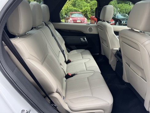 Used 2019 Land Rover Discovery SE image 29