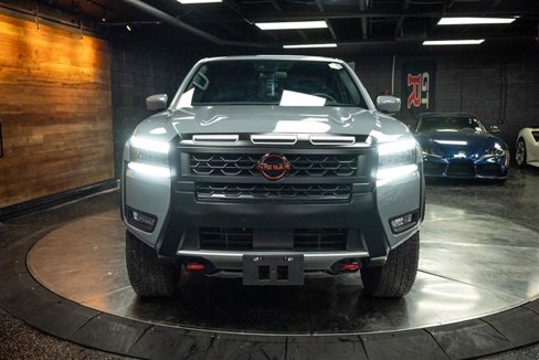 Used 2025 Nissan Frontier PRO-4X image 4