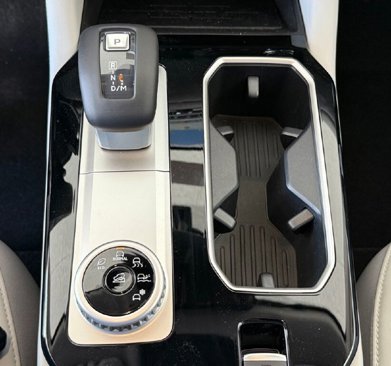New 2025 Mitsubishi Outlander SE image 8