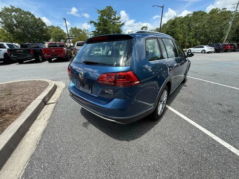 Used 2017 Volkswagen Golf Alltrack S image 6
