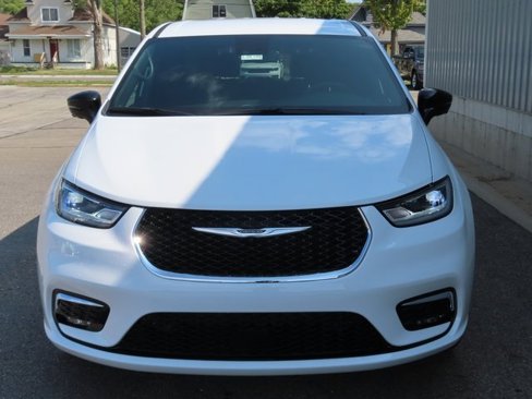 New 2026 Chrysler Pacifica Select image 10