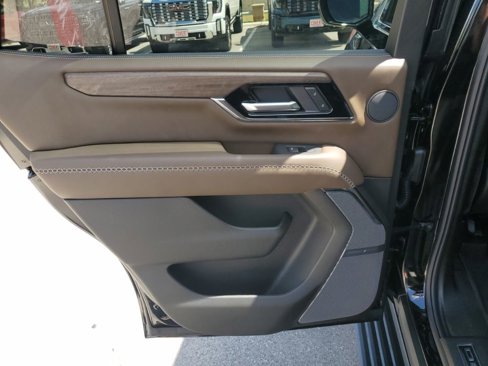 New 2026 GMC Yukon Denali Ultimate w/ LPO, Floor Liner Package image 18