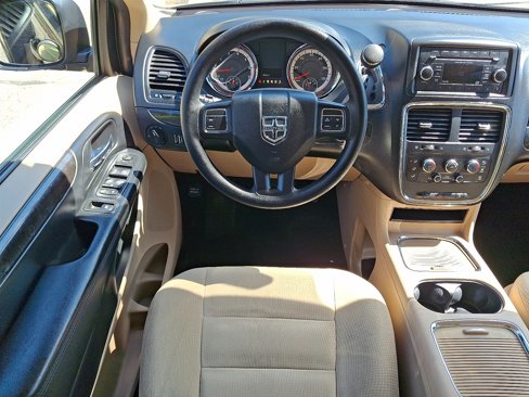 Used 2016 Dodge Grand Caravan SXT image 14