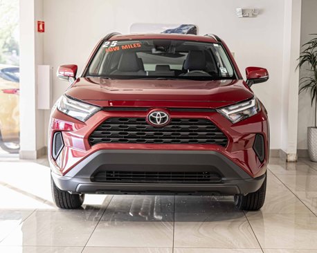 Used 2025 Toyota RAV4 XLE image 2