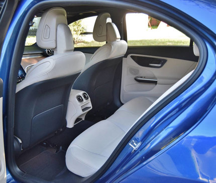 Used 2022 Mercedes-Benz C 300 4MATIC Sedan image 44