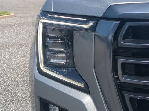 Used 2024 GMC Yukon XL AT4 w/ Technology Package image 26