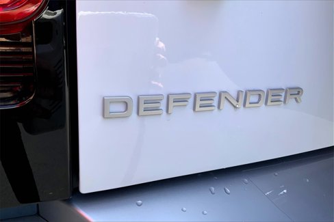 New 2024 Land Rover Defender 110 SE image 14