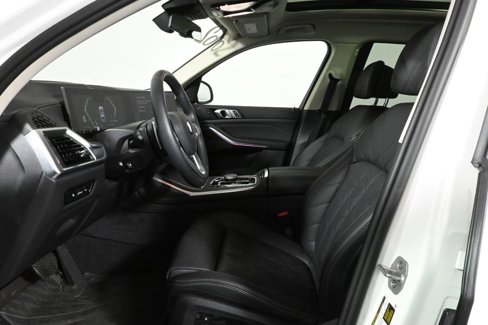 Used 2025 BMW X7 xDrive40i w/ Premium Package image 3