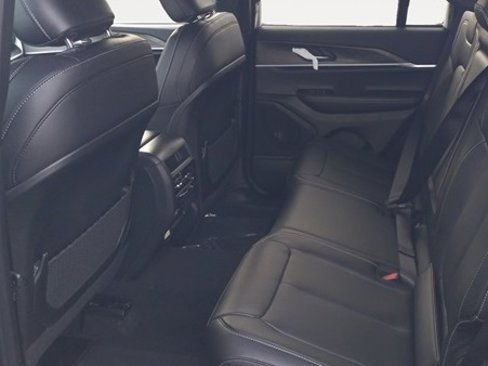 New 2025 Jeep Grand Cherokee Limited w/ Black Appearance Package image 15