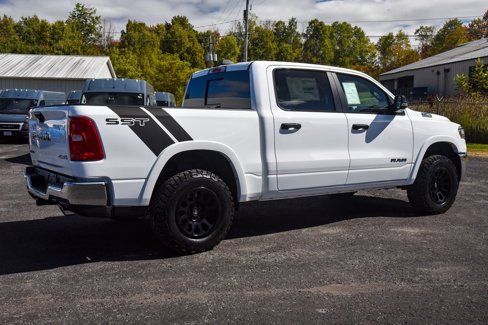 New 2026 RAM 1500 4x4 Crew Cab image 3