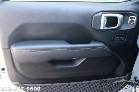 Used 2023 Jeep Wrangler Unlimited Sahara image 11