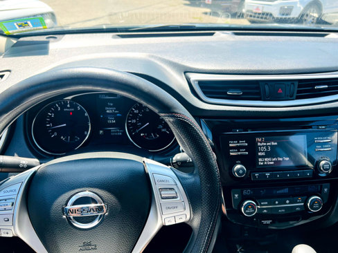 Used 2016 Nissan Rogue SV image 22