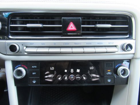 Used 2025 Genesis G70 2.5T image 45
