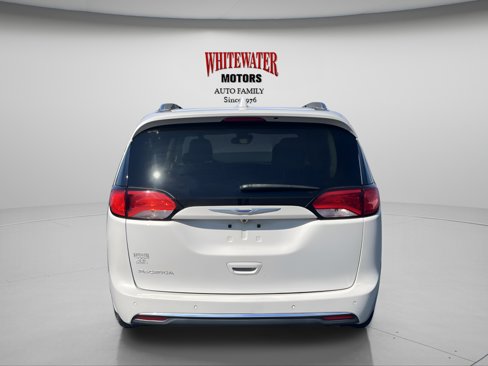 Used 2019 Chrysler Pacifica Touring-L Plus w/ Advanced Safetytec Group image 4