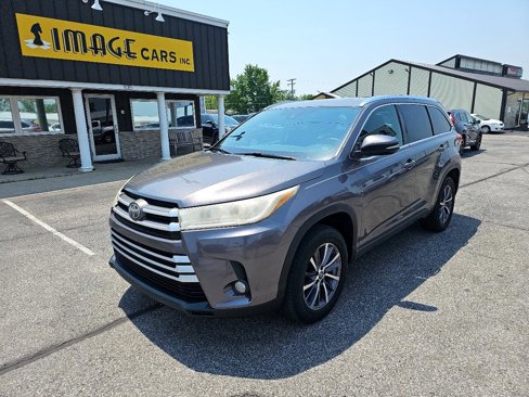 Used 2018 Toyota Highlander XLE image 2