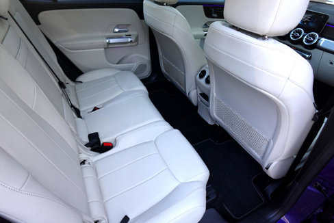 Used 2021 Mercedes-Benz GLB 250 4MATIC w/ Premium Package image 16