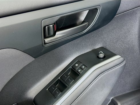 Used 2024 Toyota Highlander LE image 15