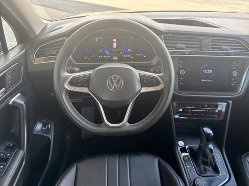 Used 2024 Volkswagen Tiguan SE image 8