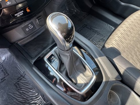 Used 2019 Nissan Rogue SV image 24