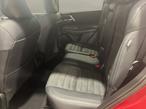New 2025 Mitsubishi Outlander SEL image 13