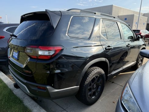 Certified 2024 Honda Pilot TrailSport image 2