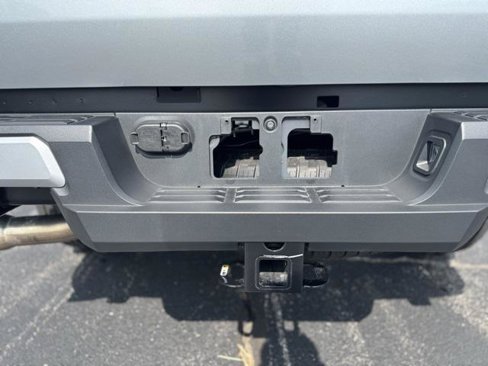 Certified 2025 Toyota Tacoma TRD Off-Road image 9