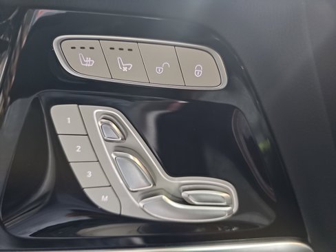 Used 2025 Mercedes-Benz G 550 image 36