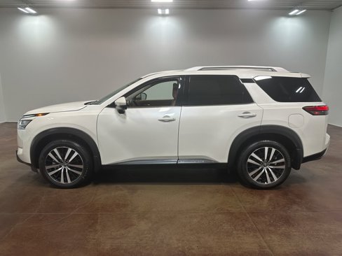 Used 2024 Nissan Pathfinder Platinum image 6
