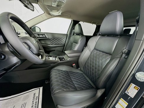 New 2024 Mitsubishi Outlander SEL image 11
