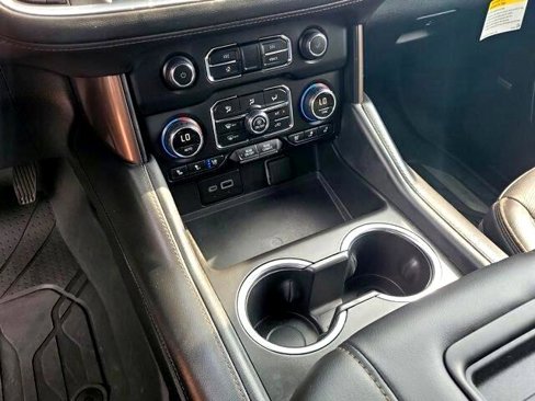 Used 2024 Chevrolet Tahoe High Country w/ Premium Package image 34