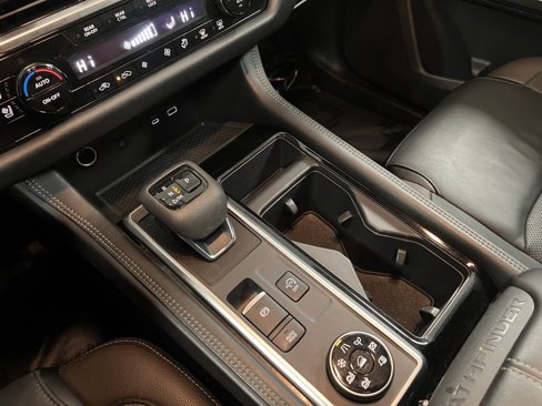 Used 2024 Nissan Pathfinder Platinum image 44