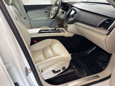 Used 2025 Volvo XC90 B5 Plus w/ Protection Package Premier image 14