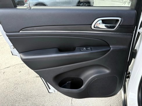 Used 2019 Jeep Grand Cherokee Limited image 13